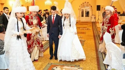 Порно: Екі қара жігіт пен орыс қызы