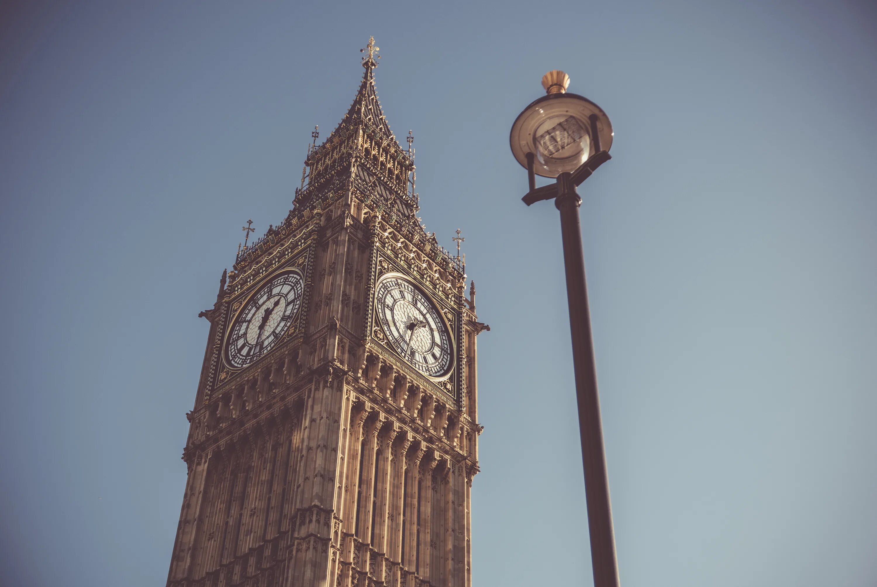 Игра биг бен. Биг-Бен (башня Елизаветы). Биг Бен в Лондоне. Часы Биг Бен в Лондоне. Башня в Англии с часами Биг Бен.