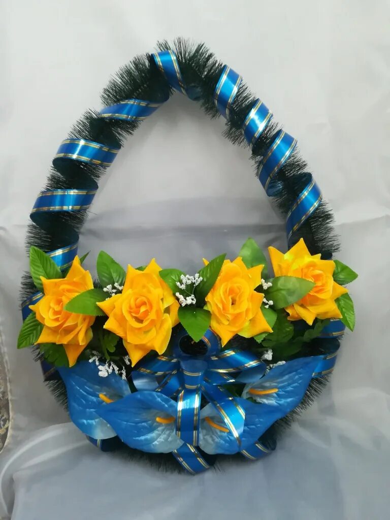 Венок похоронный. Гламурный поминальный венок. Венок ритуальный маленький. Поминальный венок. Венки на могилу.