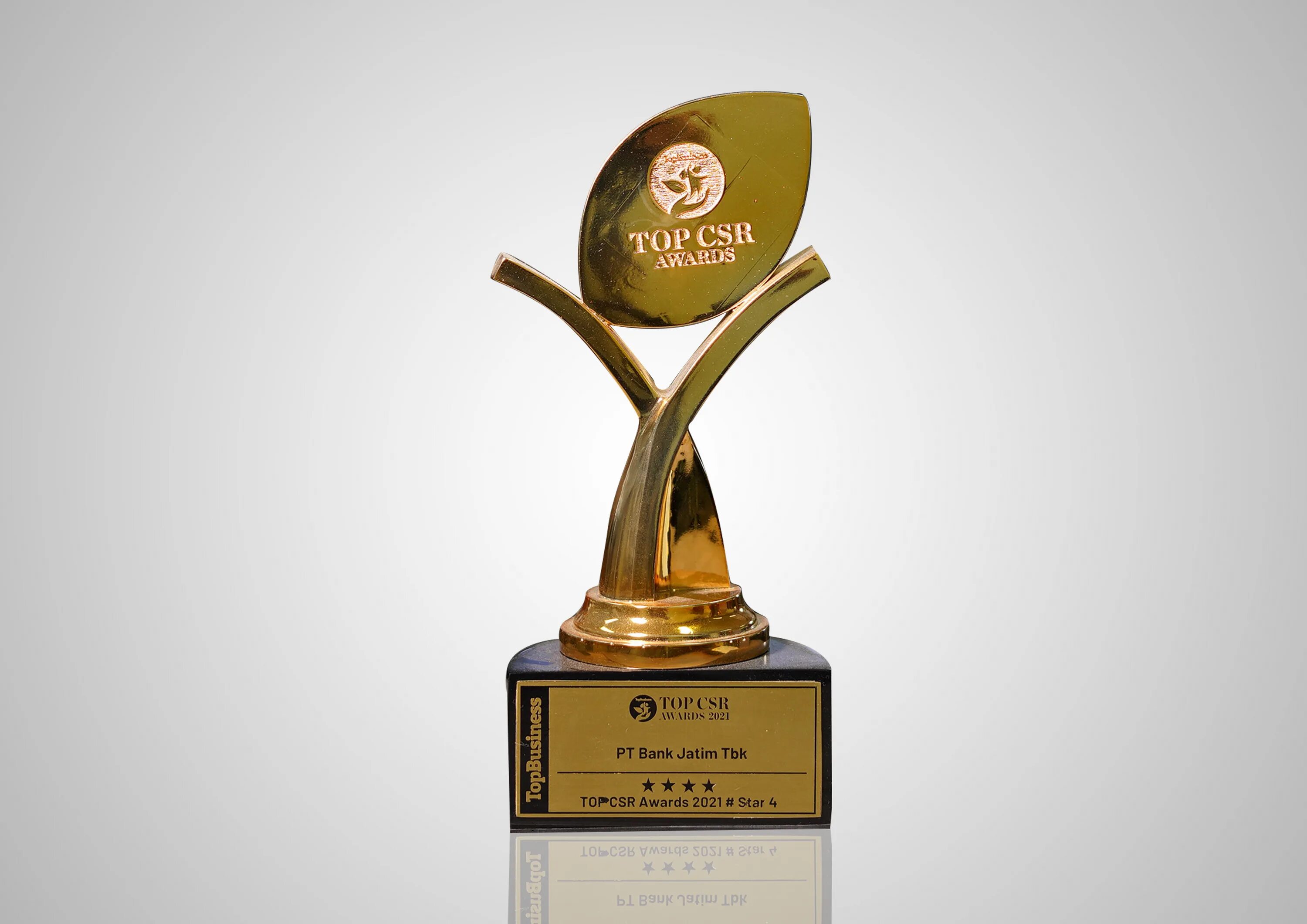 Лионель месси золотой мяч. Lionel messi золотой мяч. Бтс баттер биллборд. Lionel messi золотой мяч. Роберт левандовский fifa.