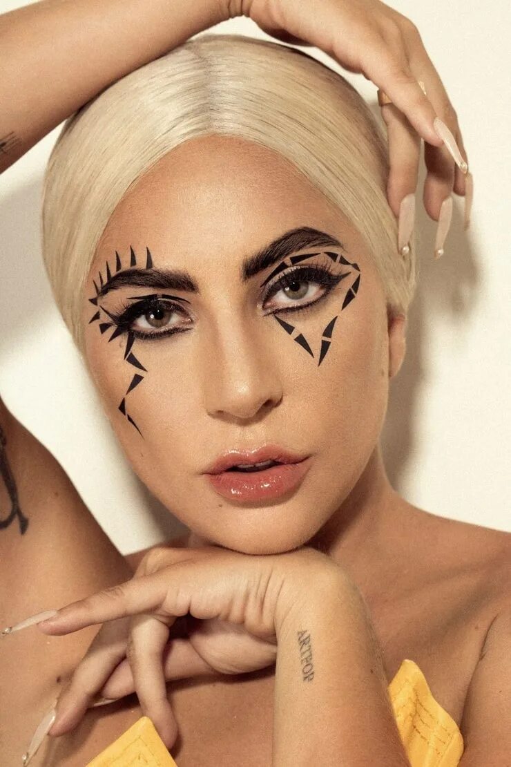 Lady Gaga. Стилист леди Гаги. Леди Гага брови. Леди Гага горбинка. Почему леди гага