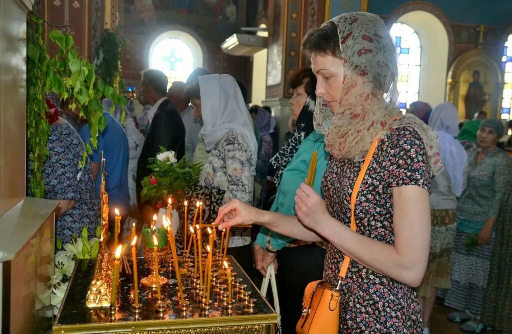 Радоница в храме. Радоница в 2023 с праздником. Радоница праздник усопших. Радоница в 2023 году у православных.