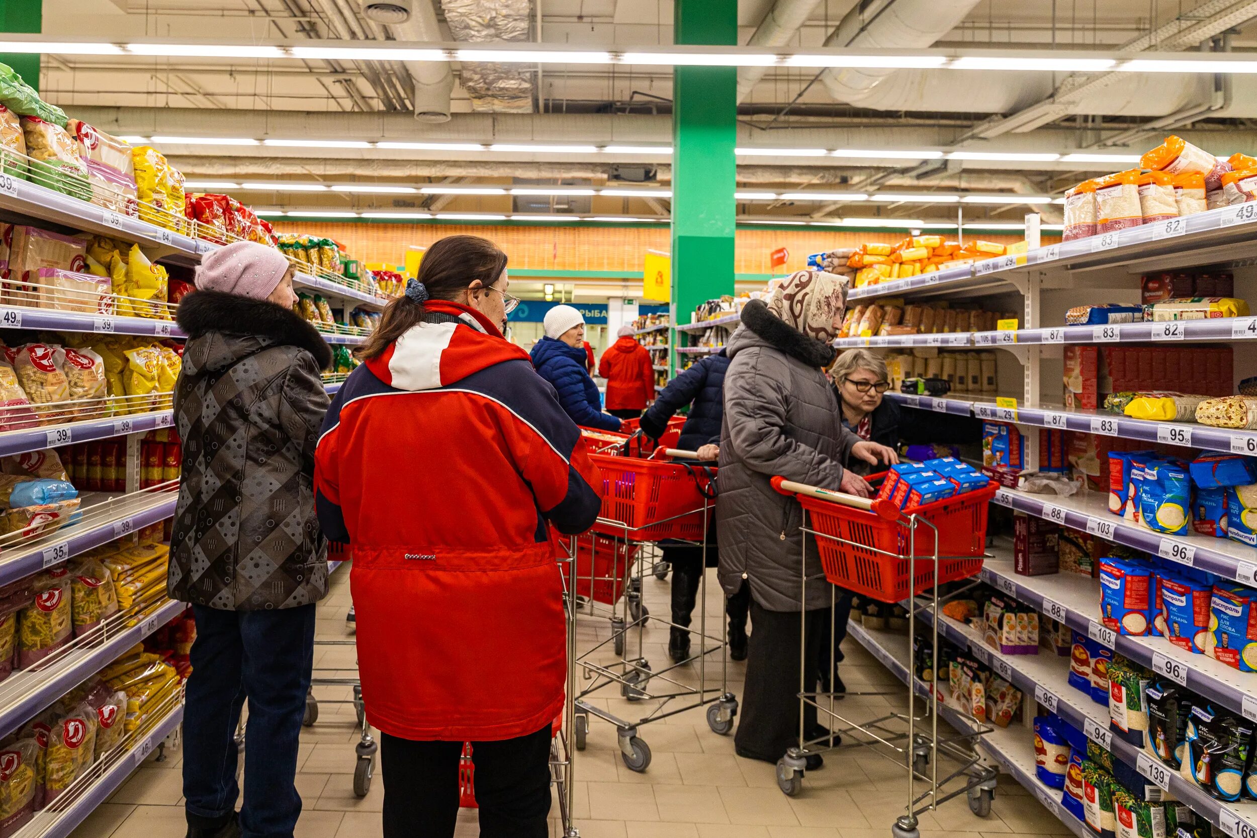 Купить продукты новосибирск. Супермаркет. Продуктовые магазины Новосибирска. Дефицит продуктов. Гипермаркеты Новосибирска.