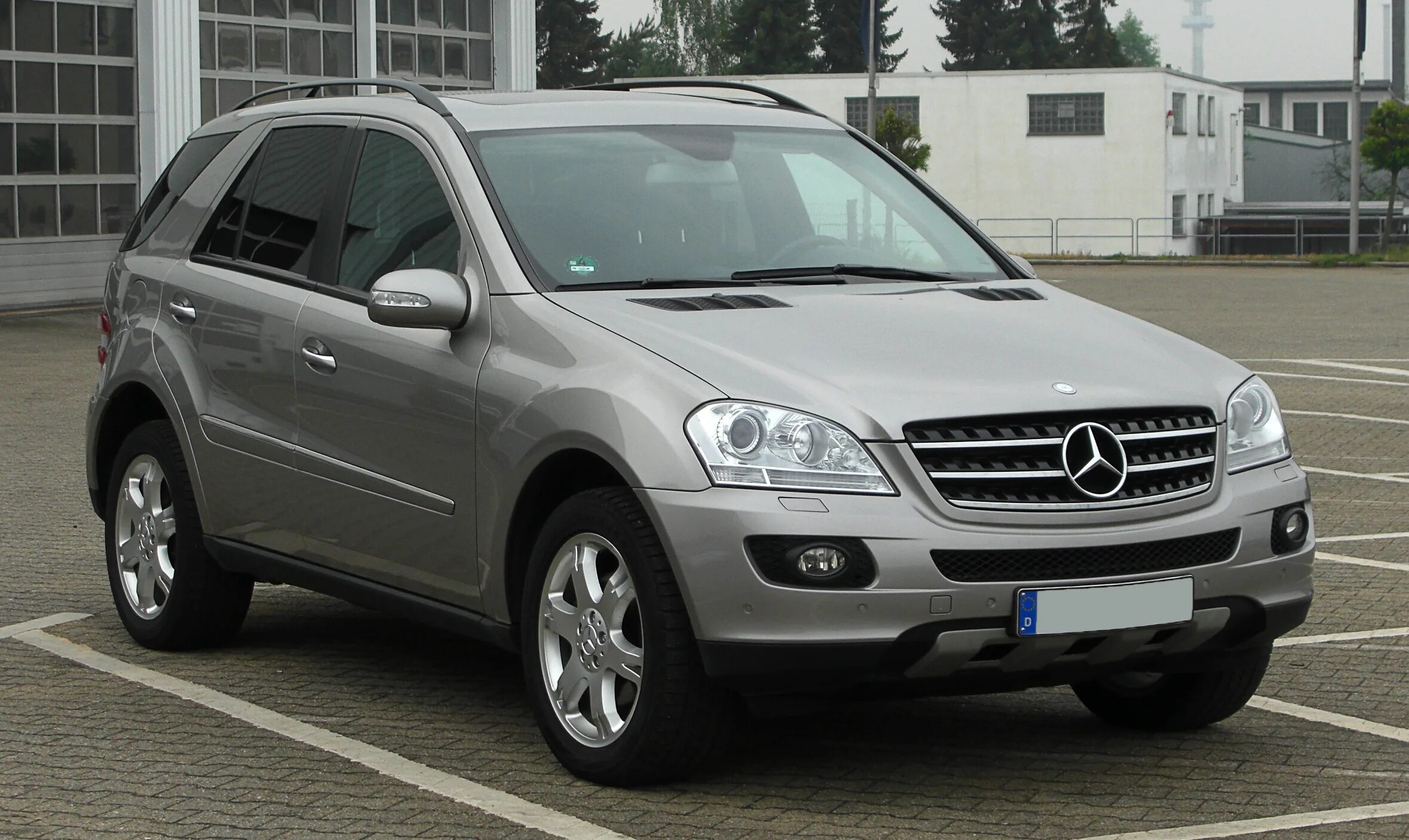 Купить мерседес мл 320. Mercedes Benz ml 320. Mercedes Benz ml 320 CDI. Ьуксувуы тиутя ьд 320. Mercedes Benz m class ml320.