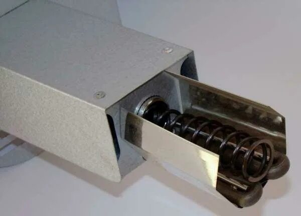 Дымогенератор егерь. Пружина для дымогенератор шнековый кб-223. Дымогенератор для холодного копчения ворон 10л. Дымогенератор сакулевич. Автоматический дымогенератор дачник.