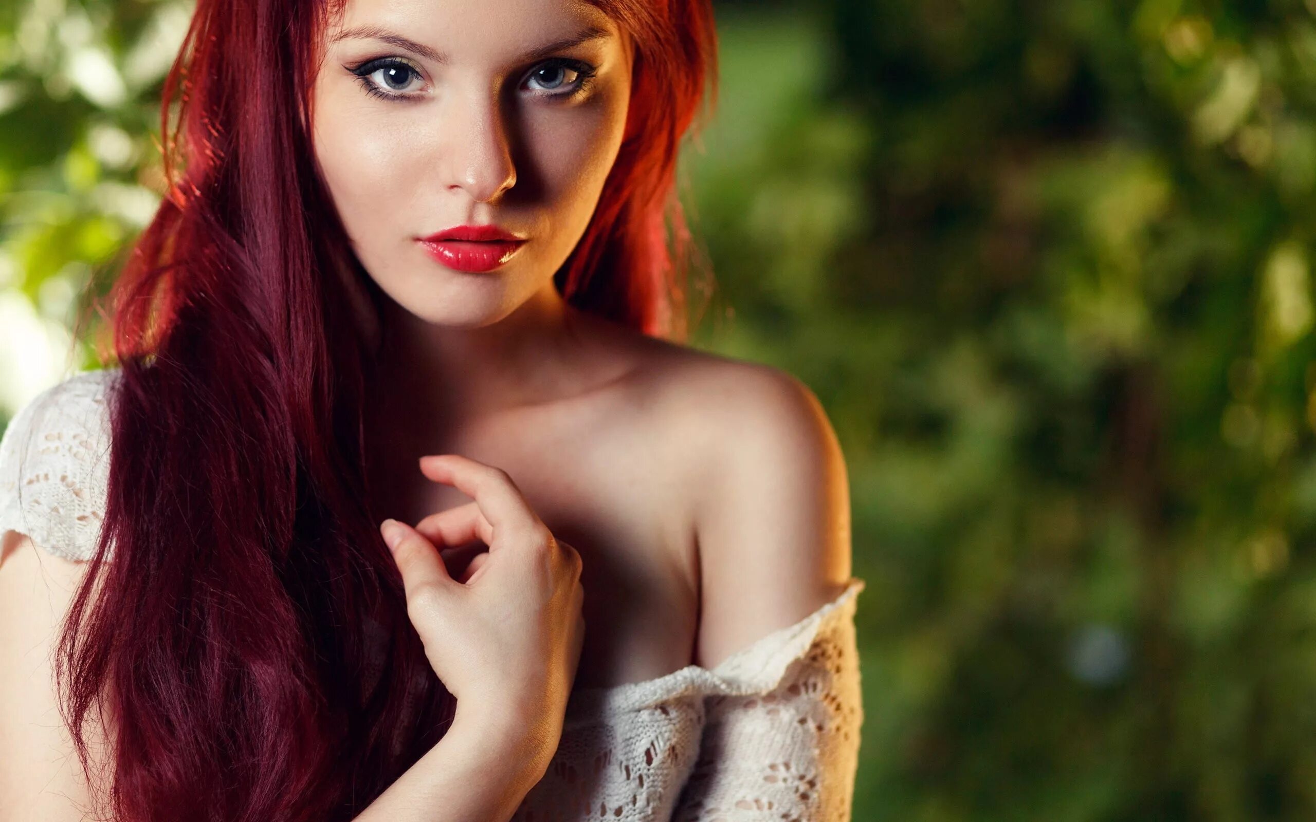 Red hair woman. Ариэль Пайпер красные волосы. Скарлет Тейлор с красными волосами. Красивые красные волосы.