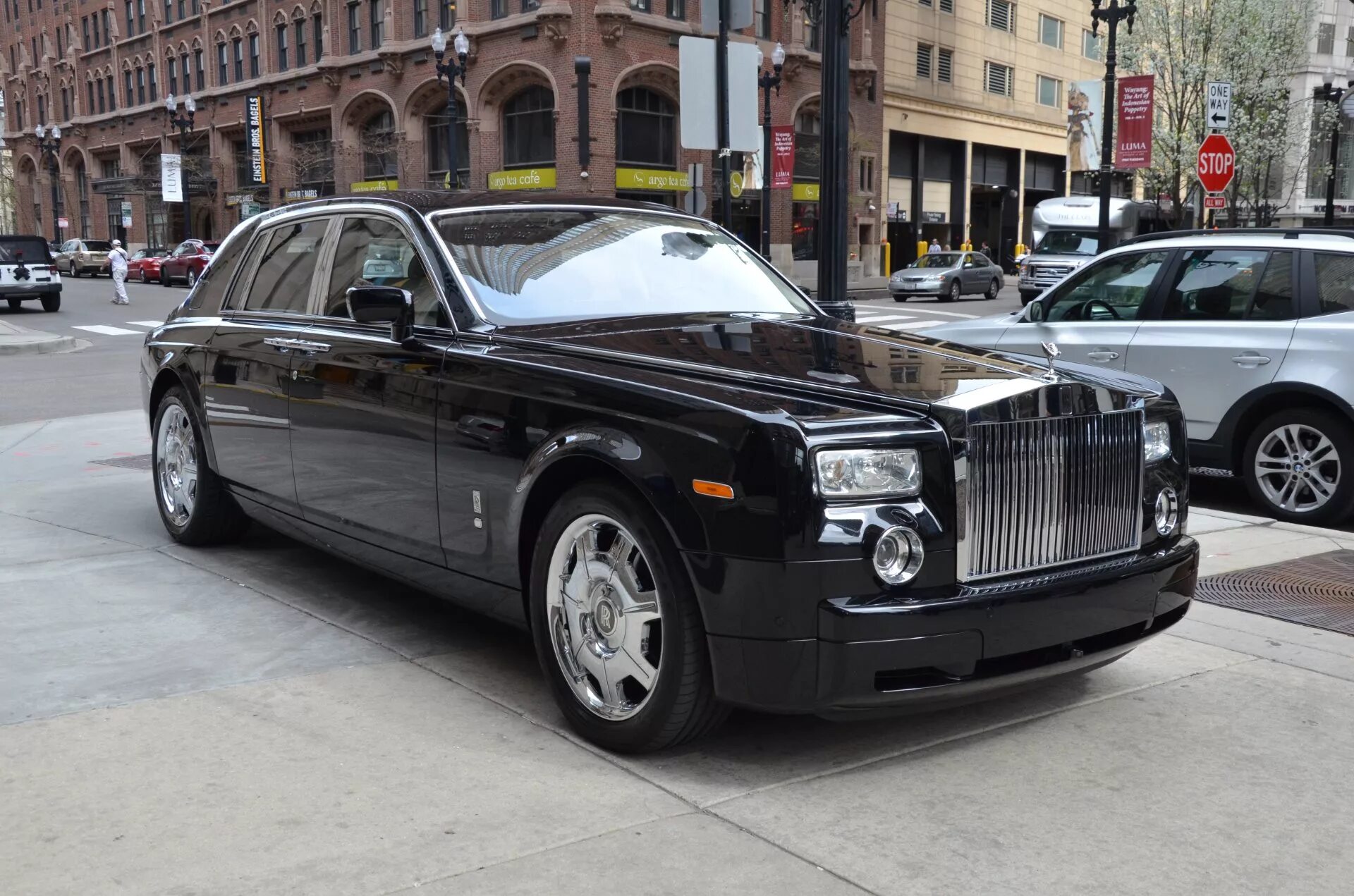 Старые роллс. Rolls Royce Phantom 2007. Rolls Royce Phantom 2000. RR Phantom 2000. Роллс Ройс Фантом 1990.