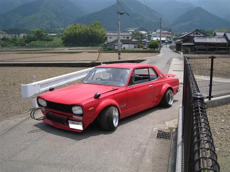 Старые авто из японии. Nissan Skyline 2000 Bosozoku. Nissan Skyline босодзоку. Nissan Skyline 80. Ниссан Скайлайн 70х годов.