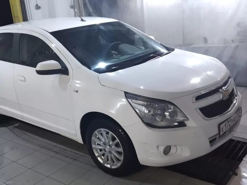 Авито шевроле кобальт с пробегом. Шевроле кобальт 2022 белый. chevrolet cobalt цвет белый. chevrolet cobalt oq rang. кобальт жк 2.