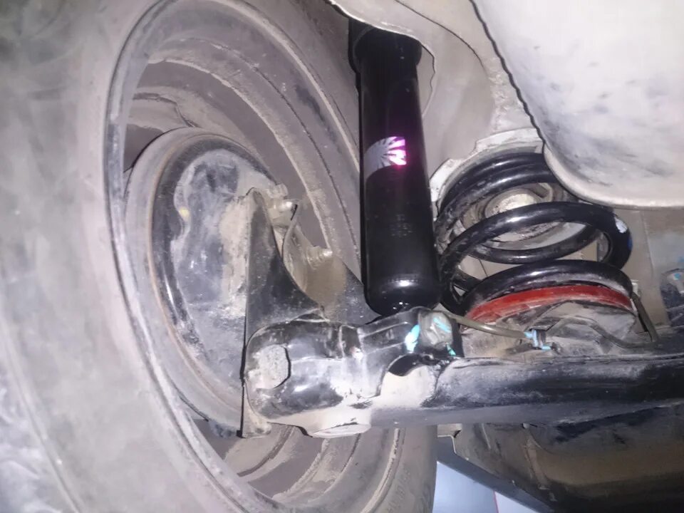 Амортизаторы паджеро на ниву. Mitsubishi pajero sport 1 задняя подвеска. Амортизатор задний вис гранта. Galant 8 пневмоподвеска. Задние стойки амортизатора вис 2349.