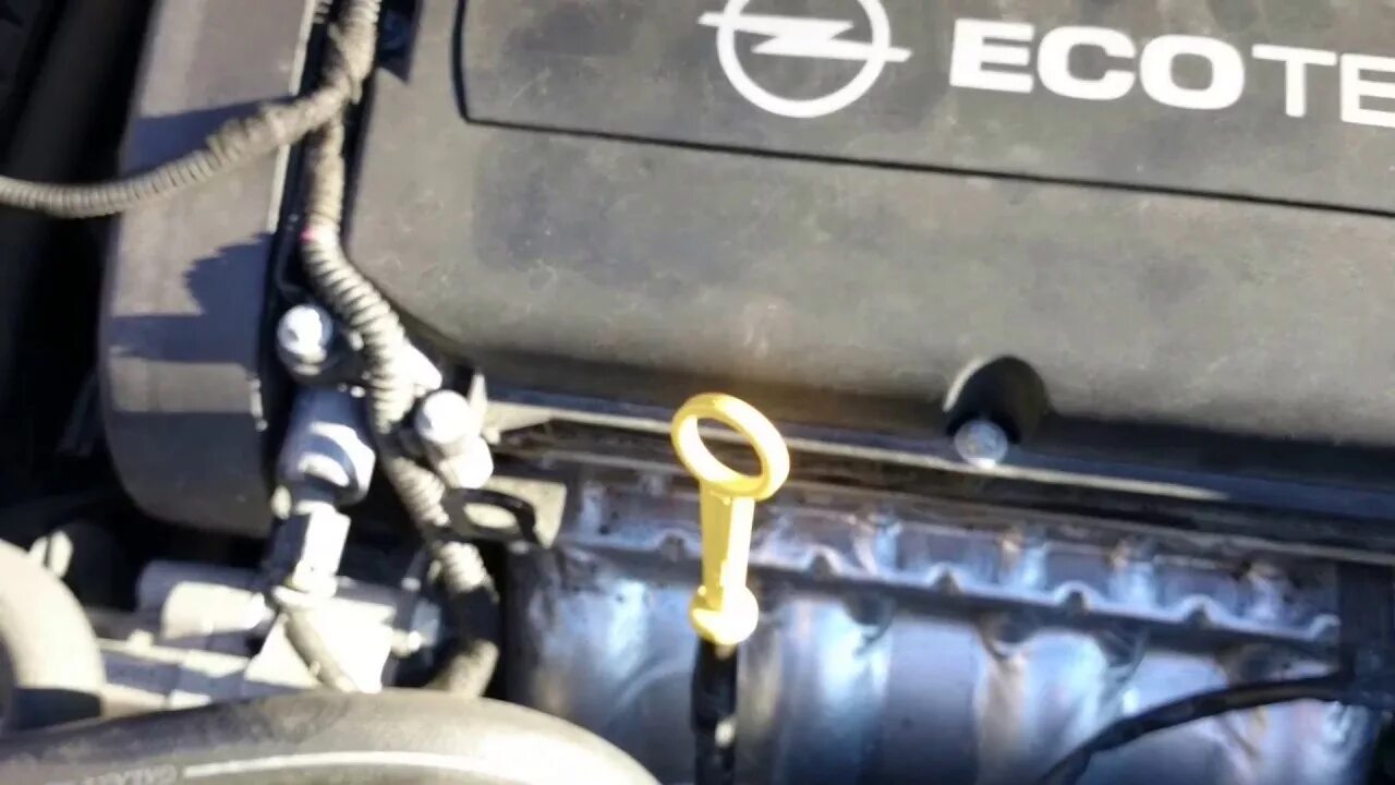 Щелчки при работе двигателя. Крышка маслозаливная лансер 9. Щелчки при работе двигателя. Митсубиси лансер 9 маслозаливной горловины. Болт передней подушки двигателя лансер 9.