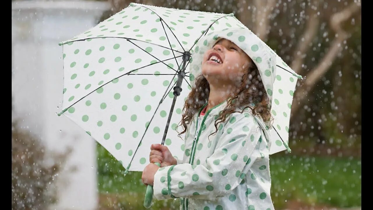The day the rains came. Небольшой дождик. Дети дождя. Дети радуются дождю. Маленький дождь.