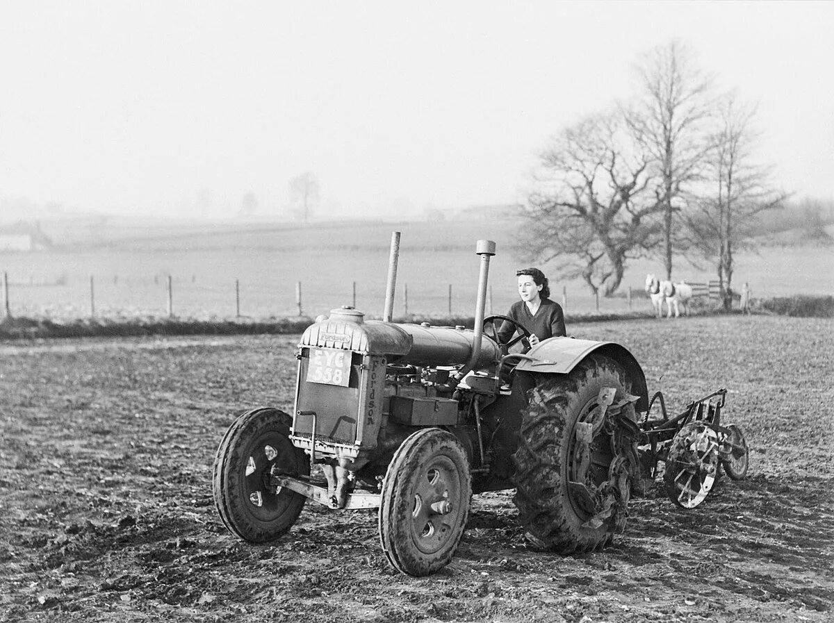 Тракторные войны. Фордзон-Путиловец трактор. Первые трактора Фордзон Путиловец. Трактор Фордзон 1920 годы. Ford Traktor 1921.