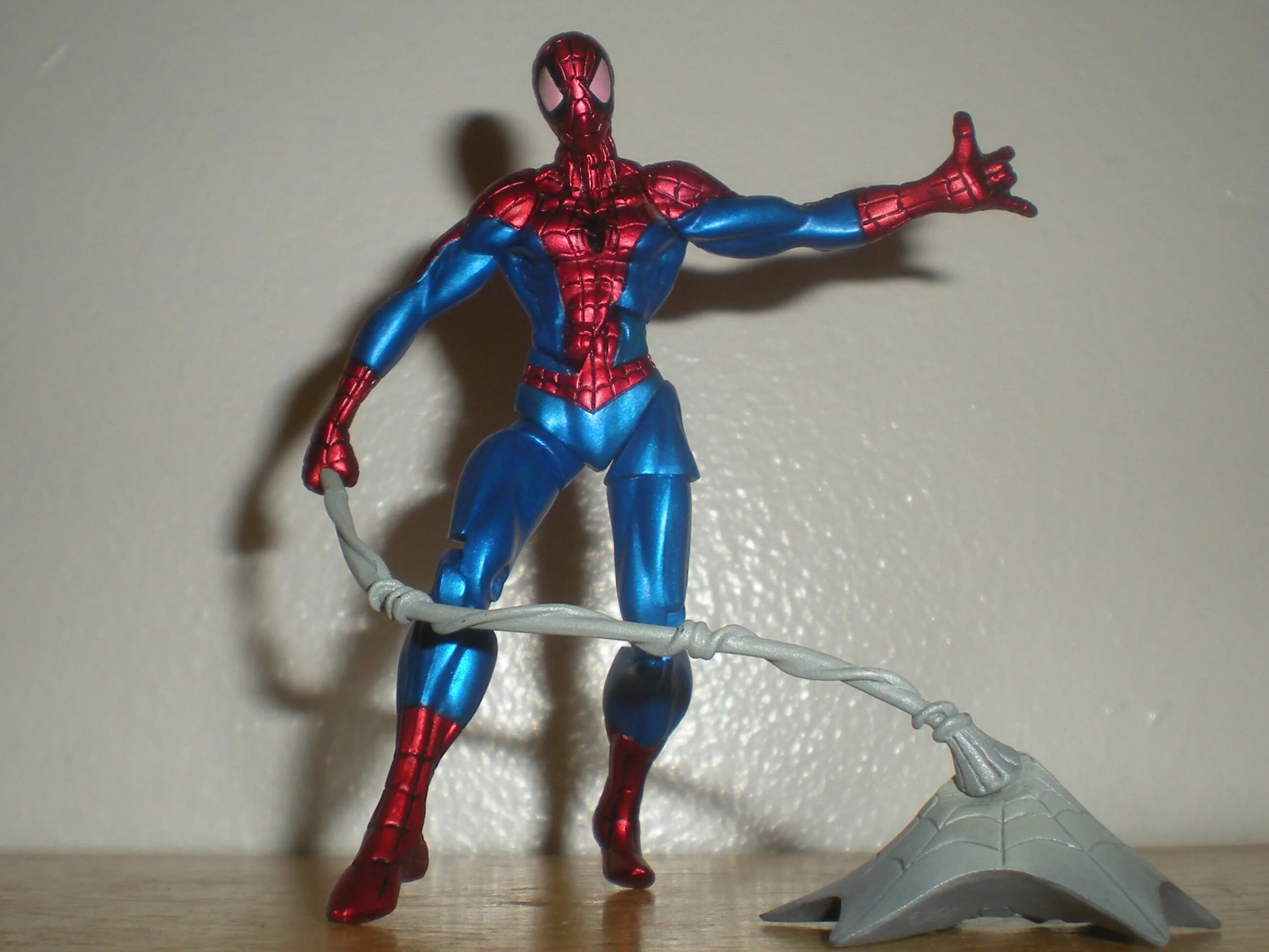 Spider man action figure. Игрушки алтимейт человек паук карнаж. ultimate spider man figure. игрушка ultimate spider-man 2011 toys.