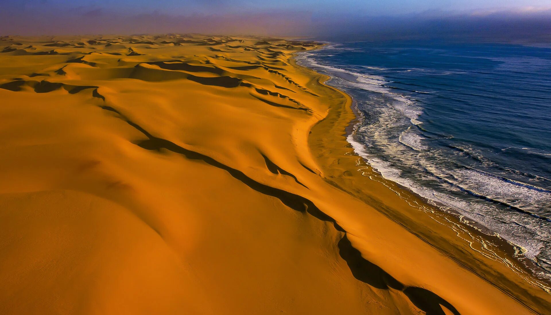 Пустыня Намиб Ангола. Намибия пустыня Намиб. Пустыня Намиб и море. Намиб пустыни Африки.