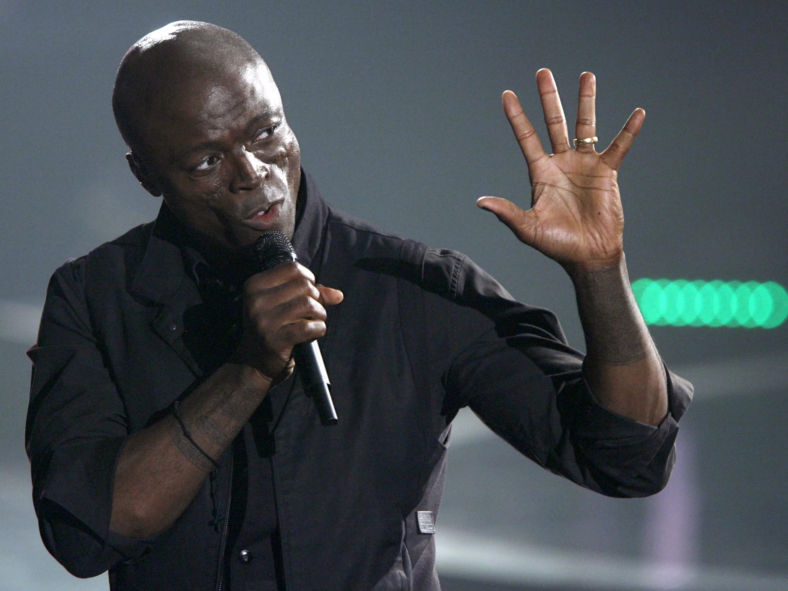 песни исполнителя сил. Seal singer 2005. Seal певец 2022. сеал певец. песни исполнителя сил.