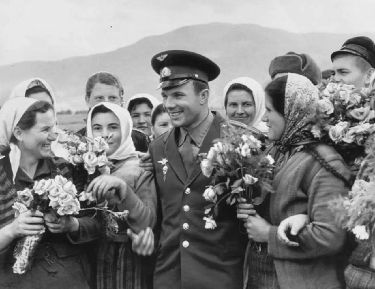 Подвиг человека в космосе. Гагарин 1961. Жизнь Гагарина после полета. Встреча Юрия Гагарина в Москве.