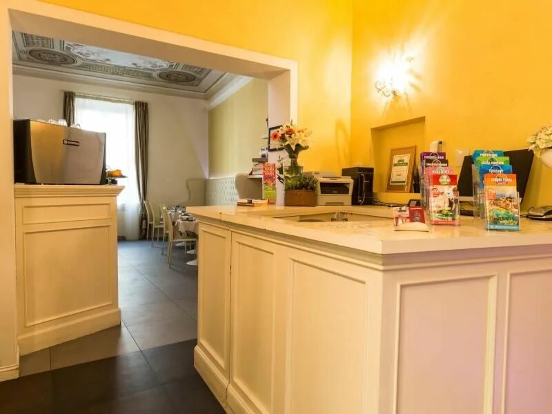 La casa di. La casa di. La casa di. Беванья италия. Бумажный дом нетфликс.