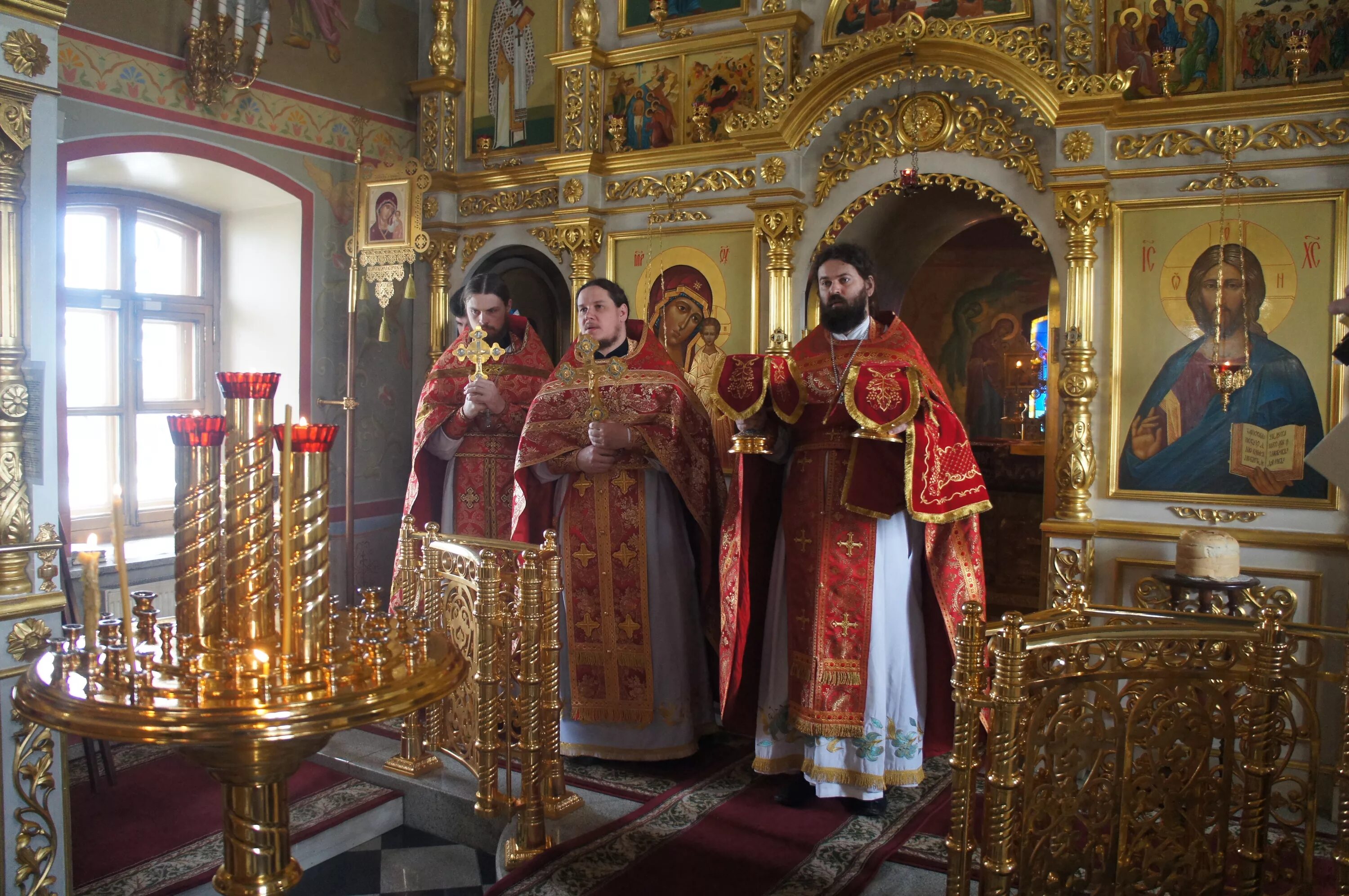 Живоносный источник в царицыно расписание богослужений. Церковь Живоносный источник Казань. Храм Живоносный источник в Царицыно. Живоносный источник икона Божией матери.