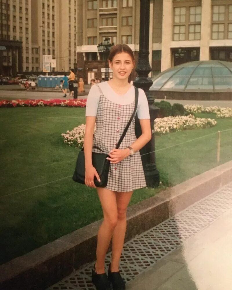 Девушки начала 90 х. 90 е мода ссср. Лихие 90-е мода. Девушки начала 90 х. Образ в 90-е годы девушки.