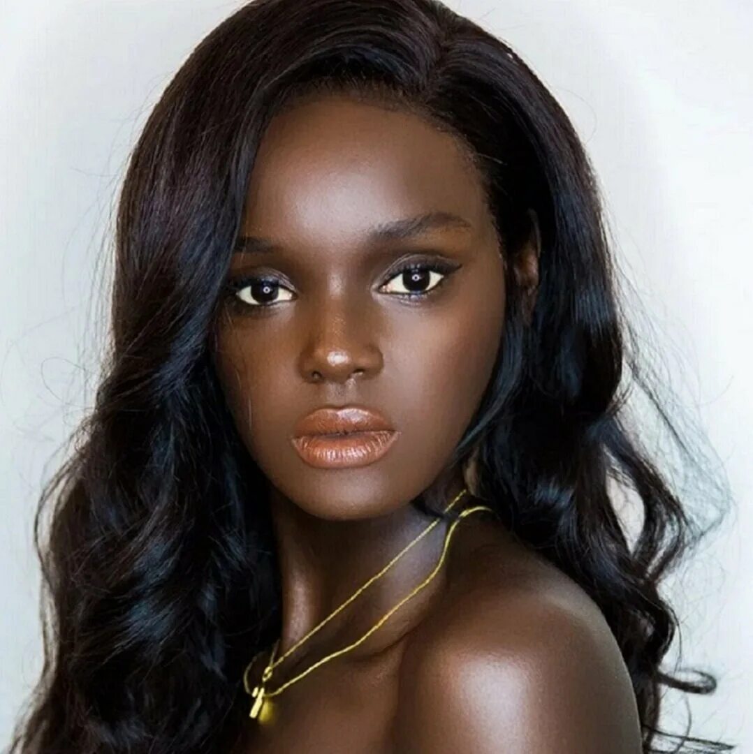 Модель даки тот (Duckie thot) из Южного Судана. Даки Тодд. Duckie thot модель. Пегги Даниэль темнокожая модель. Темнокожая молодая девушка