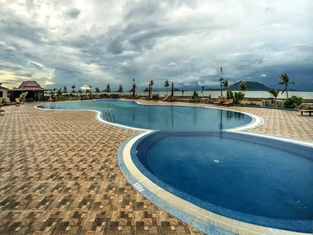 Rock resort. Rock royal hotel. Rock water bay beach resort & spa кега в фантьете. Морджим гоа. Rock resort.