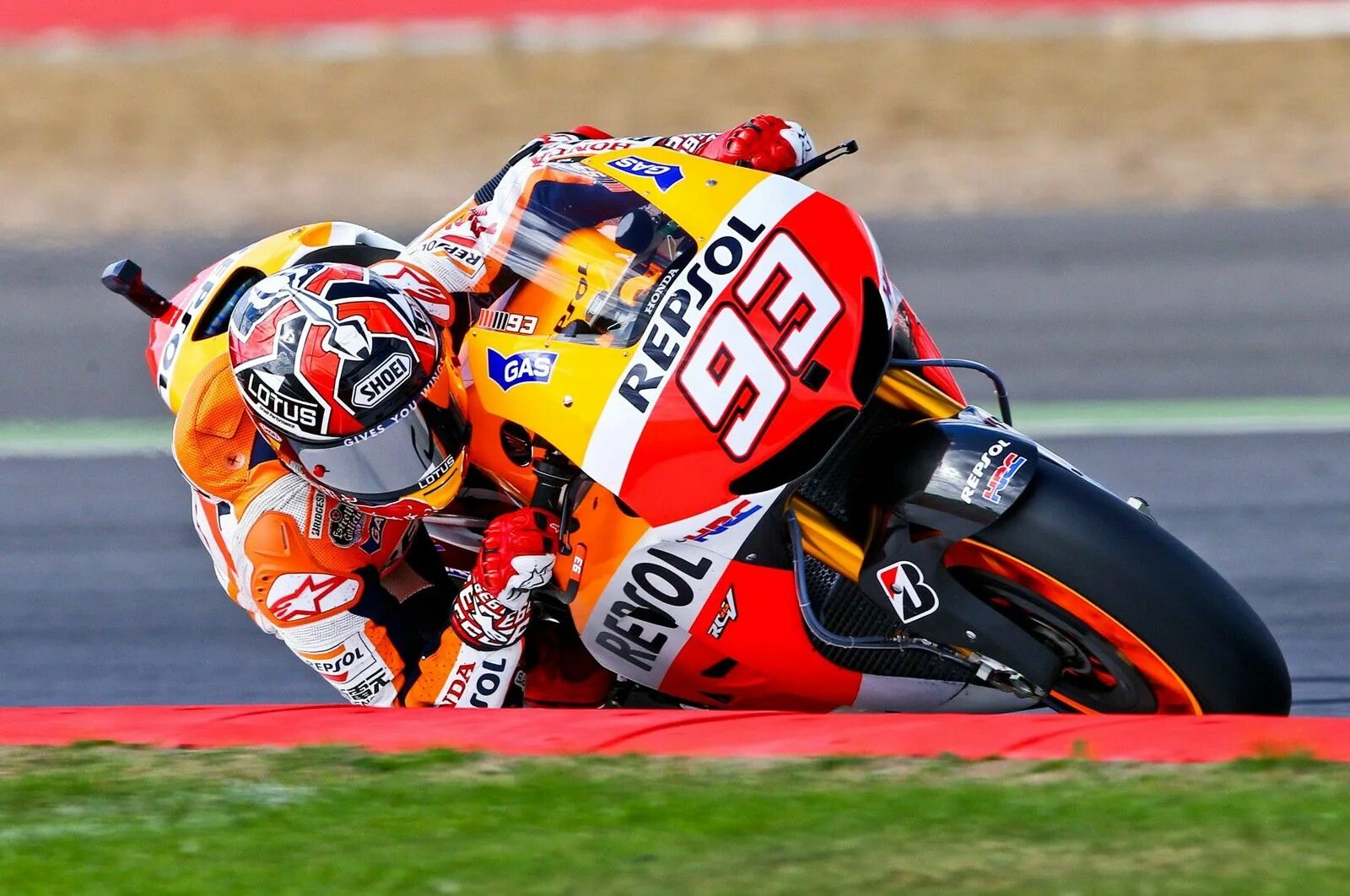 Mark mar. Marc marquez crash. motogp боксы. marc marquez swim. marc vallint.