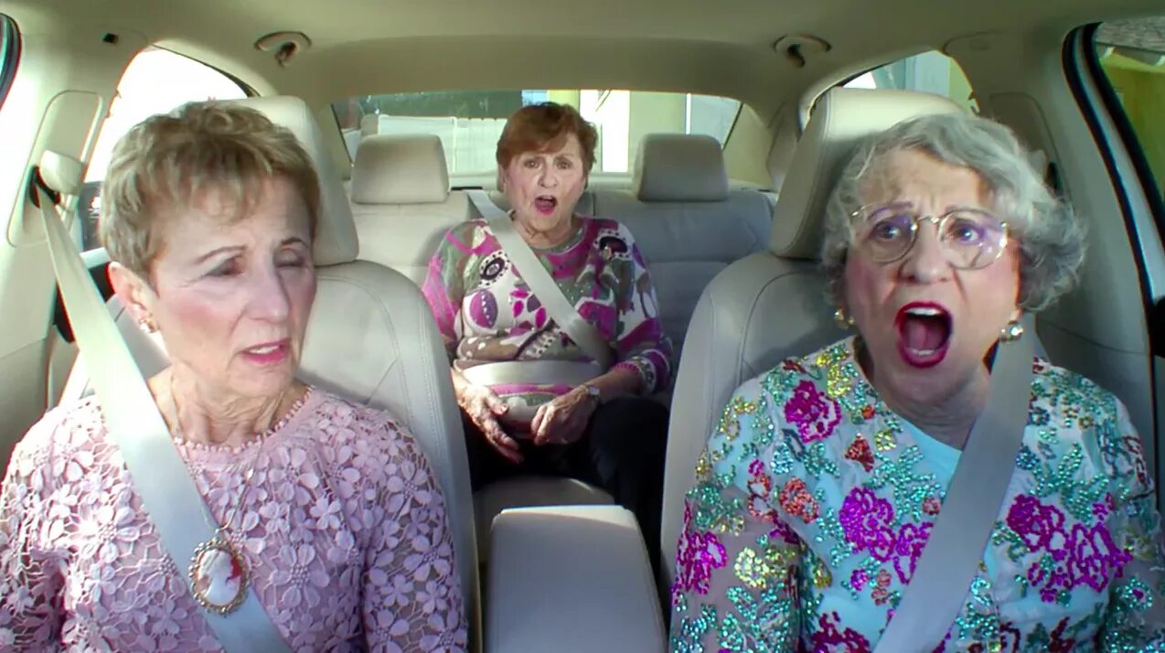 Три старушки. Две старушки. Две сумасшедшие бабки. Трое бабушек.