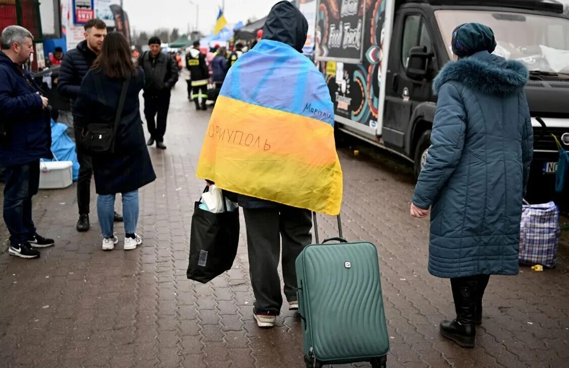 Беженцы с Украины в Германии 2022. Украинские беженцы в Польше 2022. Украинские беженцы в Европе. Украинцы в Польше беженцы. Украинцев призывают