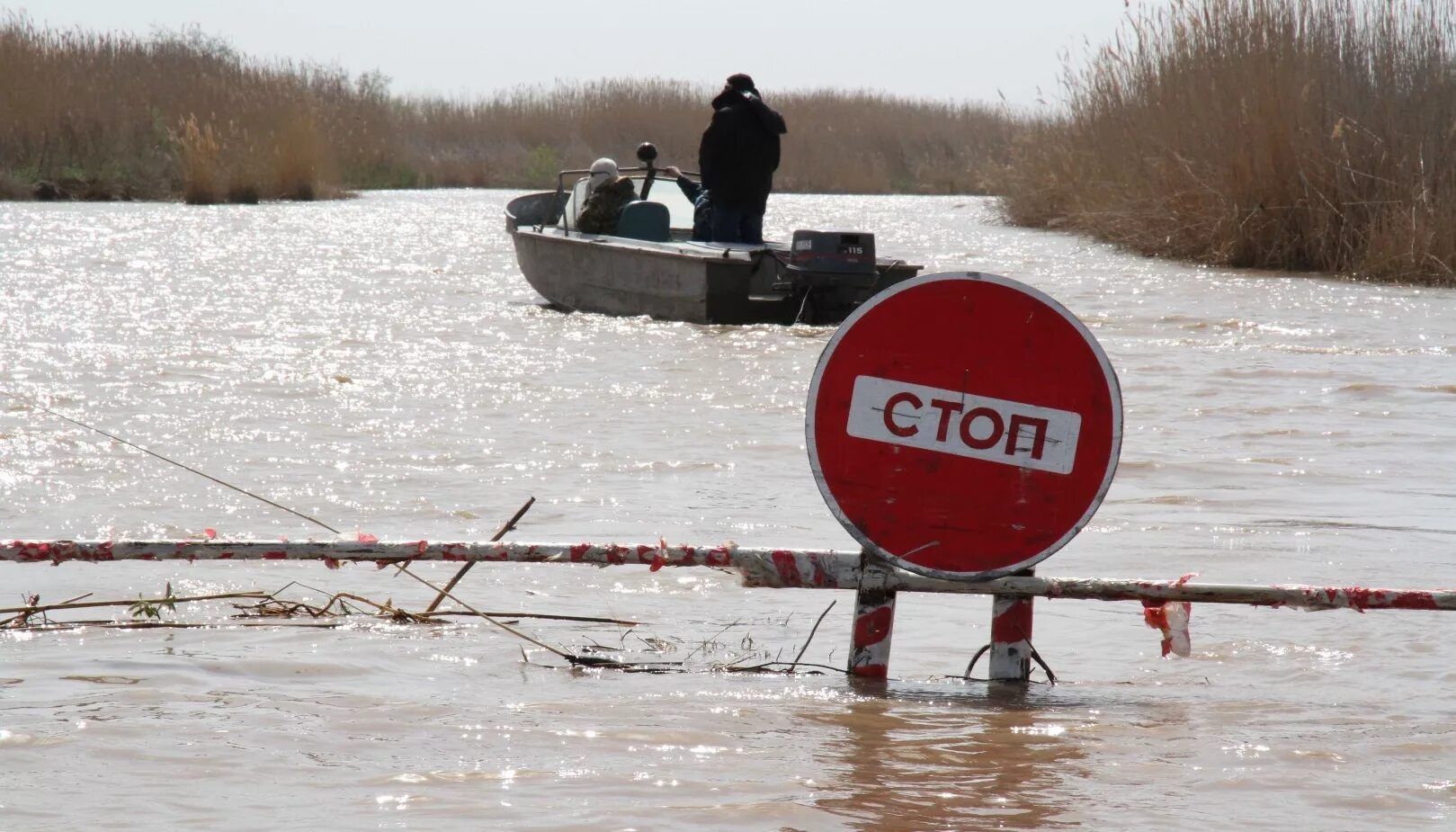 Запрет на ловлю в тульской области. Запрет на рыбалку. Рыбалка в нерестовый запрет. Нерест рыбалка запрещена. Ограничение отлова рыбы.