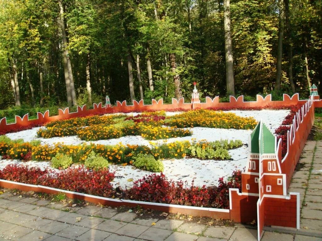 Цветочная клумба 7. Парк кузьминки главная аллея. кузьминки парк клумбы. фестиваль цветников в кузьминках. кузьминки усадьба цветочная аллея.