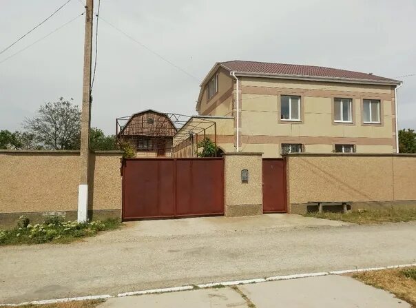 Пгт октябрьское крым. Коммунары (крым). Село звездное крым. Село полтавка ул. Село коммунар.