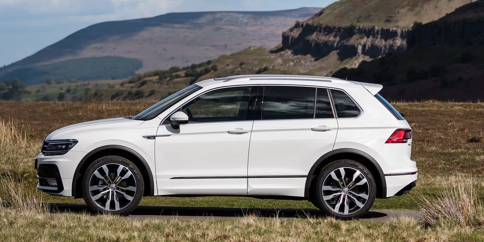 Спорт монитор tiguan 2. Tiguan ad1. Приборная панель тигуан с цветным дисплеем. Обдув фольксваген тигуан 2013. Vw tiguan 2016.
