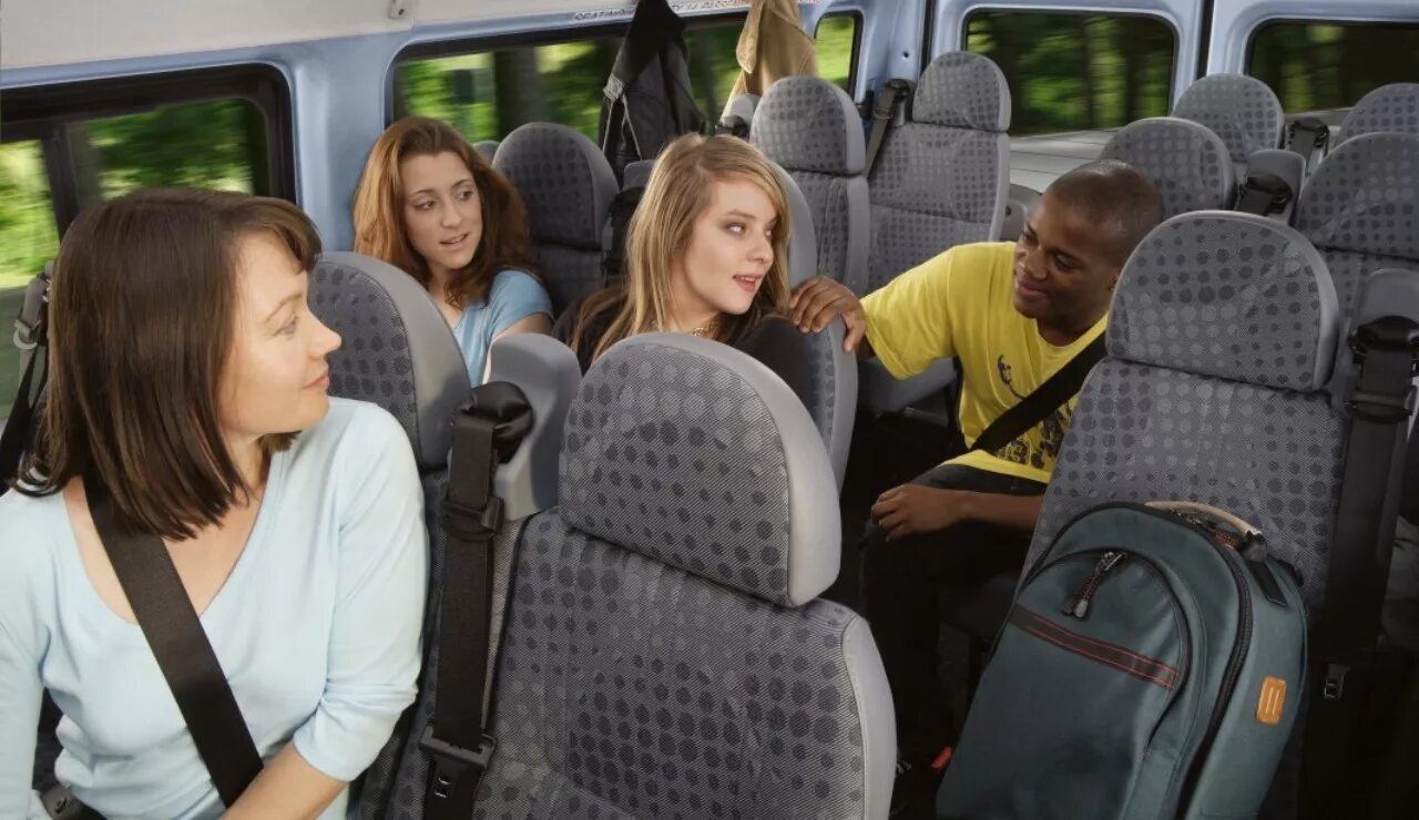 Поездка в маршрутном такси. Пассажиры в автобусе. Пассажиры в маршрутке. Минивэн с пассажирами. Пассажиры в микроавтобусе.