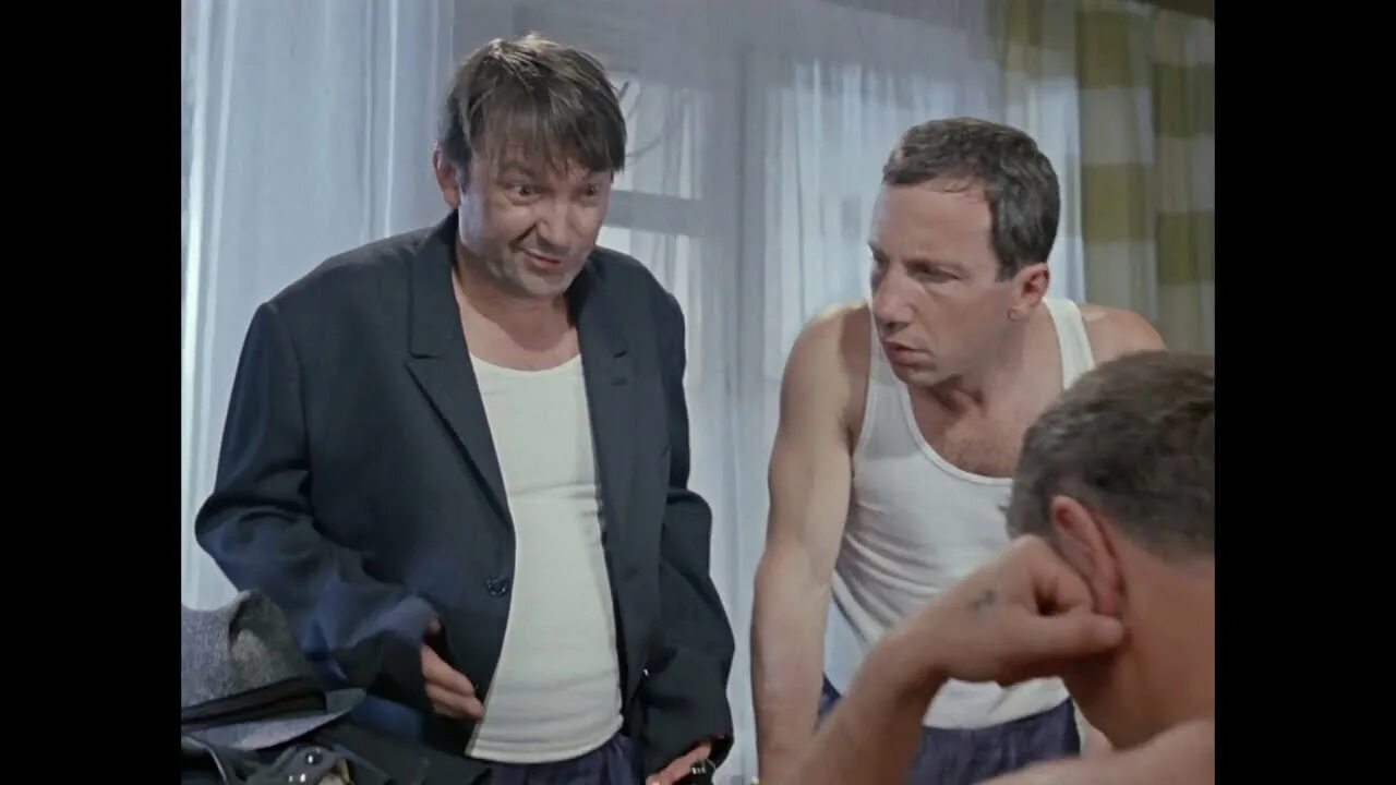 Ходи 12. Джентльмены удачи кадры шахматы. Ходи 12. Обыграл лучшего шахматиста, фильм. Джентльмены удачи лошадью ходи.