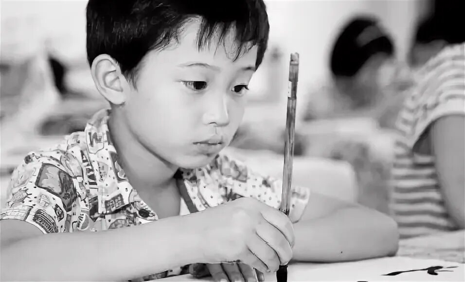 Китаец с телефоном. A boy speaking. Мальчик китаец. Китайцы дети. Мальчик говорит на китайском.