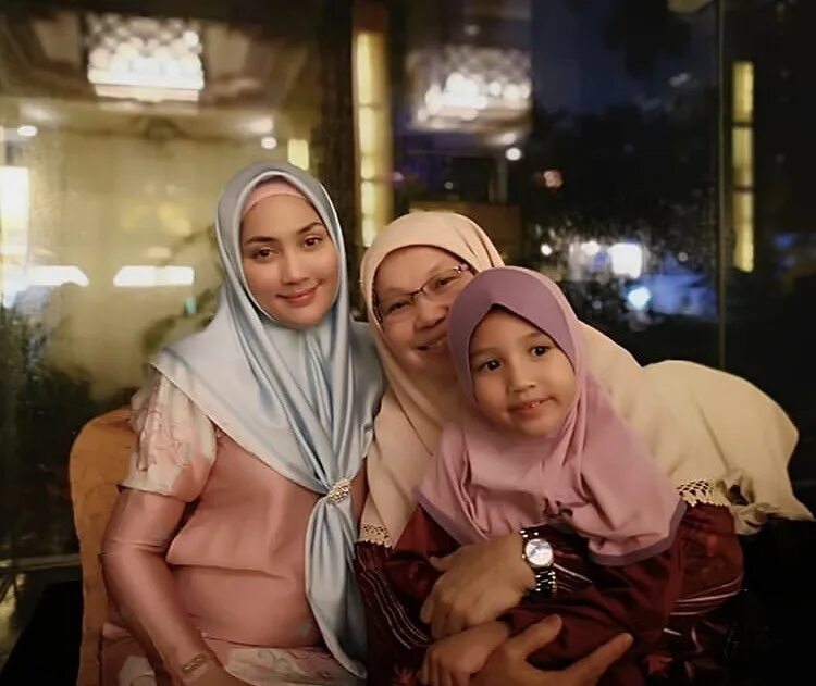 Stw bh 50 thn. Twitter ibu ibu hot. Mulyani kamaria. Pns hamil. Twitter ibu ibu hot.