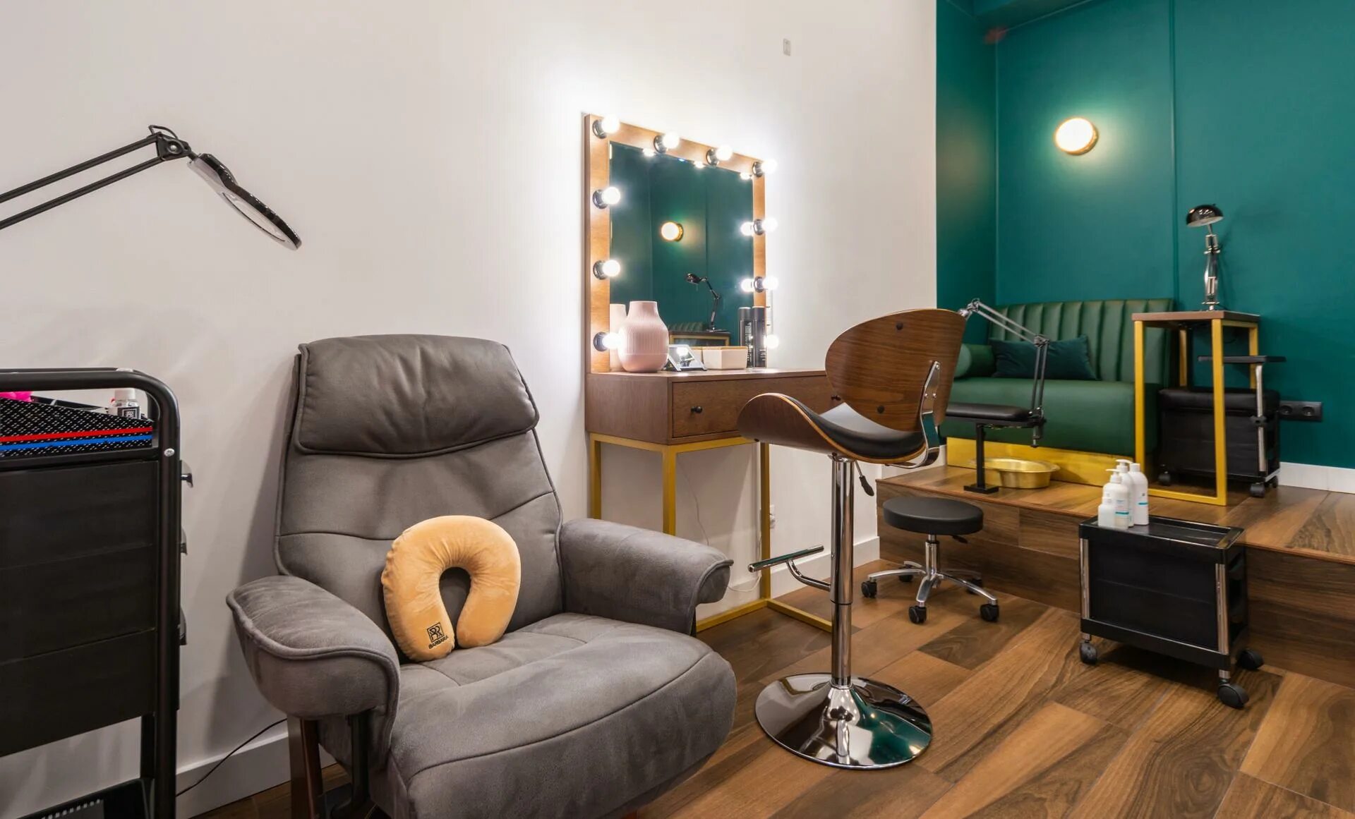 Бьюти бар салон красоты. Бьюти студия вывеска. Бьюти бар воронеж. G bar покровка. Бар в салоне красоты.