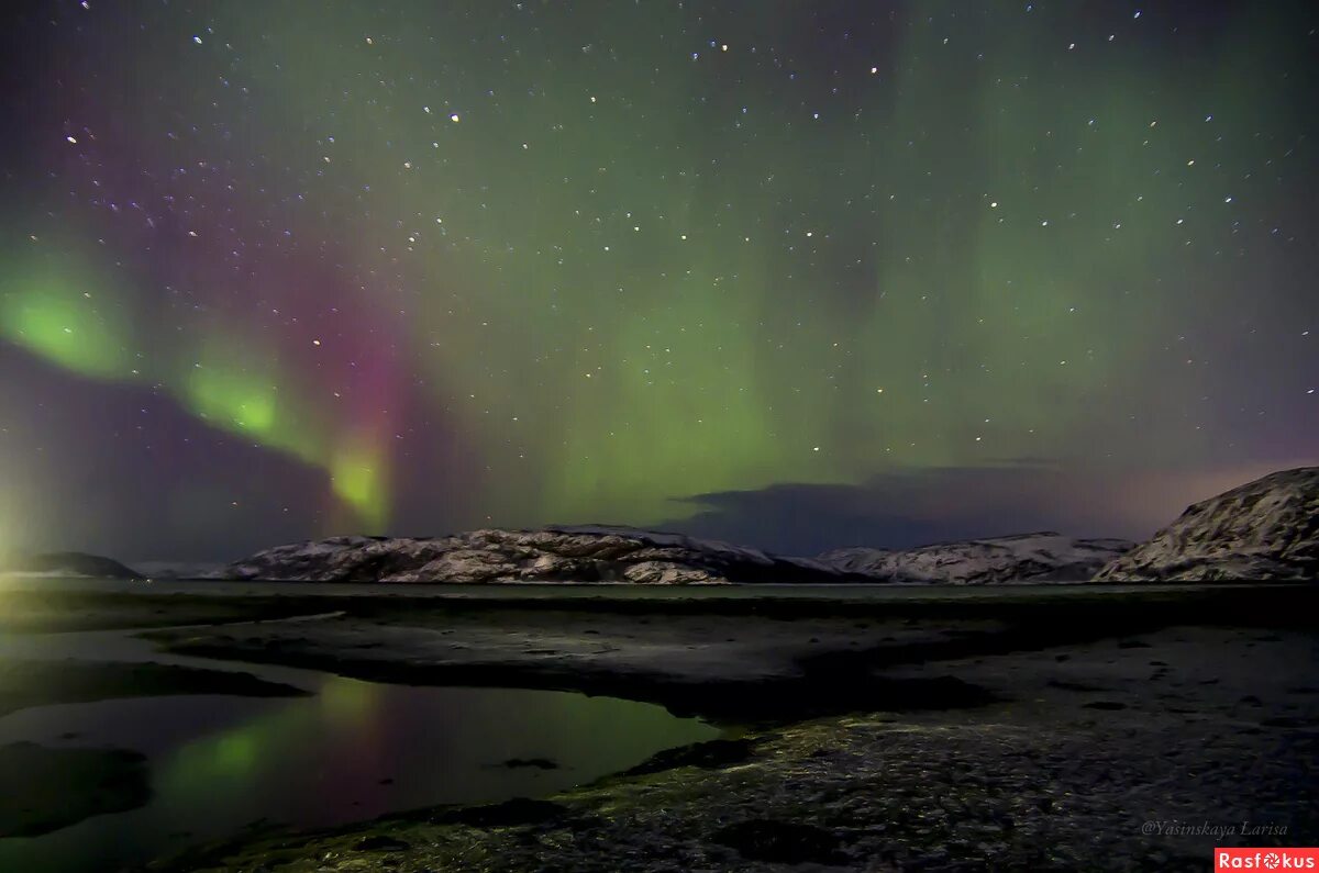 Мончегорск северное сияние. Северное сияние снежногорск. Мурманск 130 гаджиево. Заполярный город мурманская область. Северное сияние в кировске мурманской области.