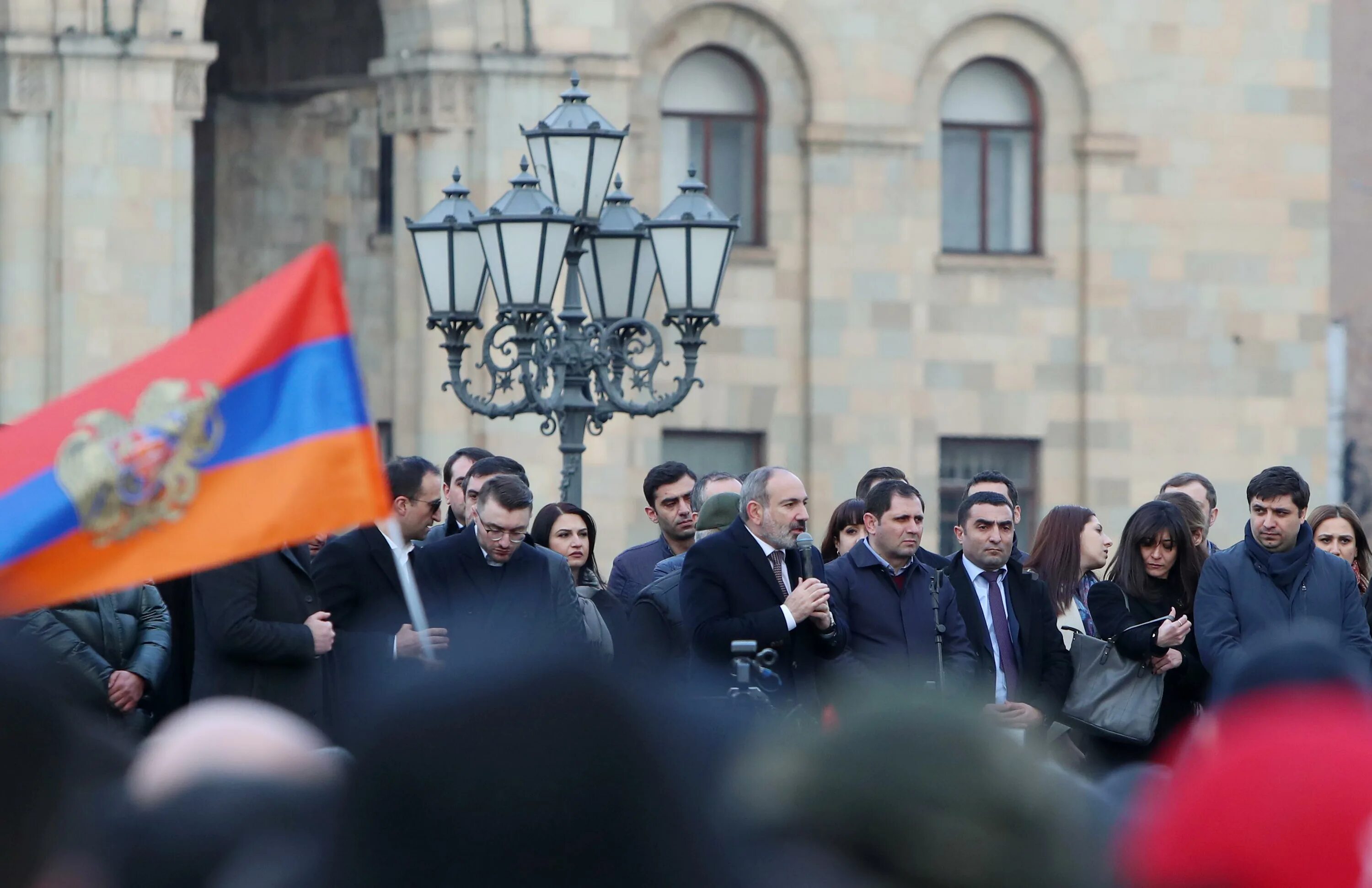 Армянская инициатива. Парламент Ереван. Оппозиция Армении. Пашинян парламент. Парламент Армении фото.