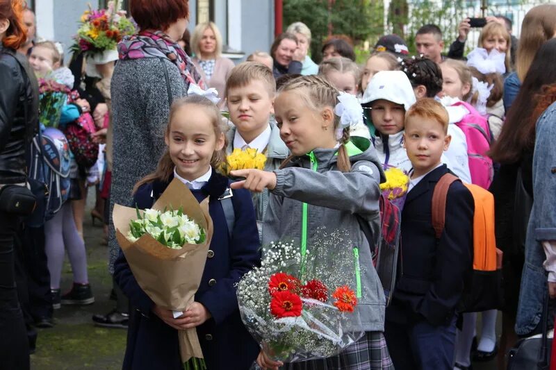 Ломоносовская гимназия петрозаводск сайт. Ломоносовская гимназия Петрозаводск учителя. Ломоносовский лицей Петрозаводск. Школа 17 Петрозаводск.