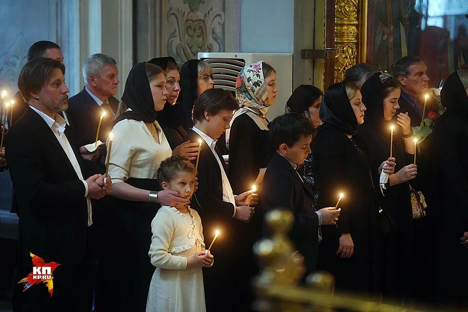 Похороны Ильи Глазунова. Одежда на отпевание в Церковь. Поминки церковь