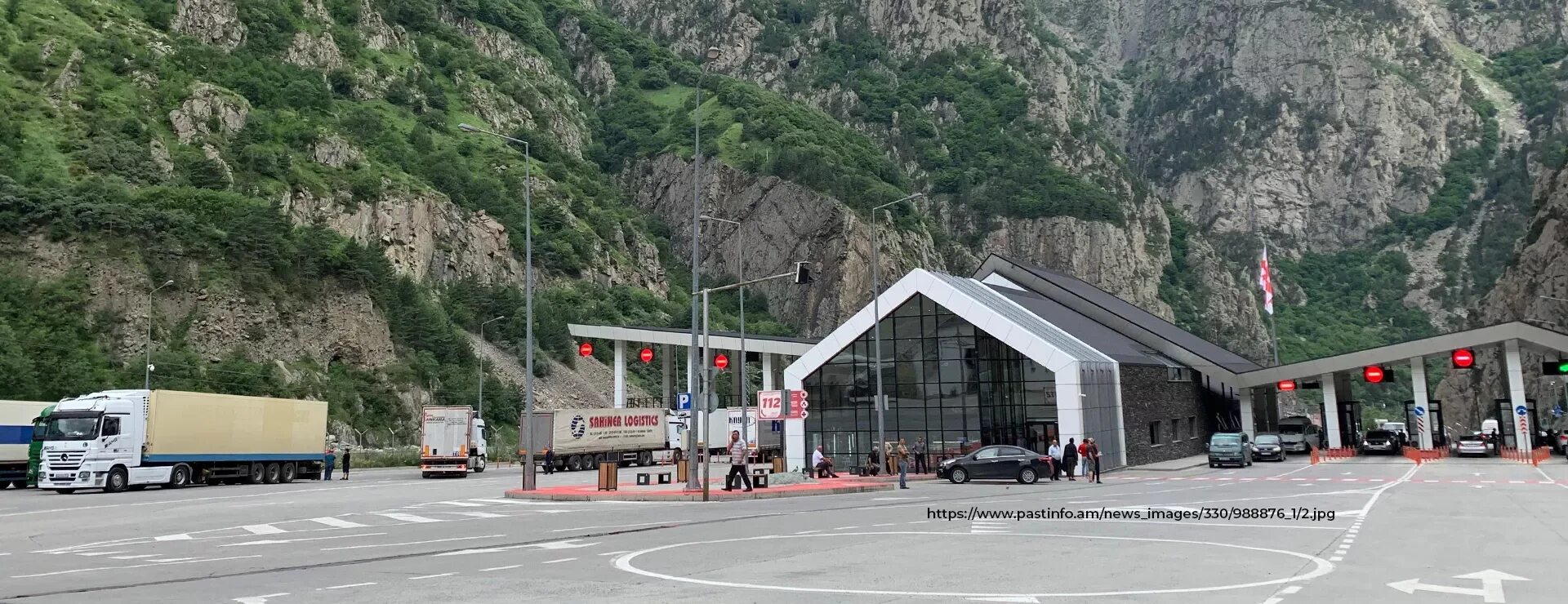 Е очередь ларс. Дорога в грузии верхний ларс. Верхний ларс 2022 беженцы. Верхний ларс грузия 2021. Е очередь ларс.