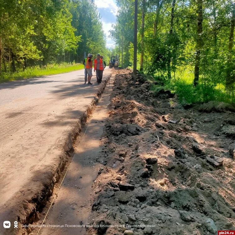 Богданово псков. Дорога в деревне. Фото дороги в деревне. Деревня Богданово Псковская область. Село Богданово Псков.