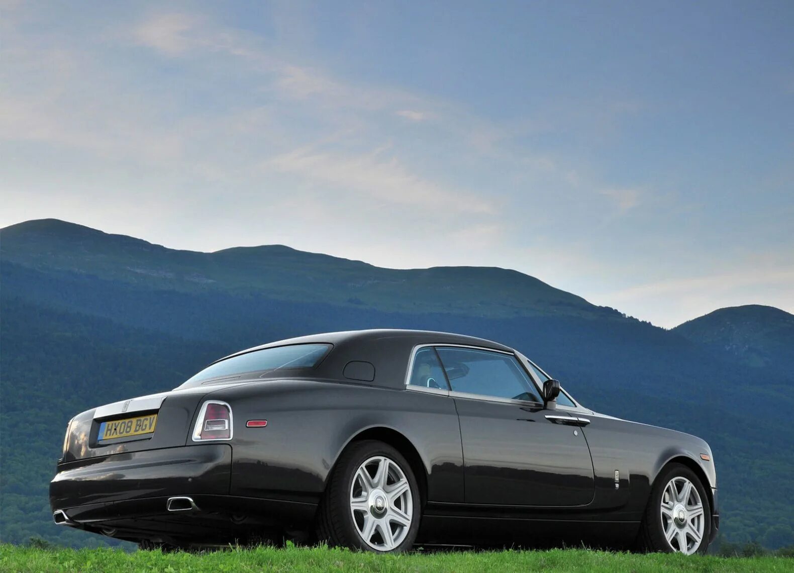 Роллс купе. Rolls Royce Phantom Coupe 2009. Rolls Royce Phantom Coupe. Rolls Royce Phantom купе. Rolls Royce 2009 купе.