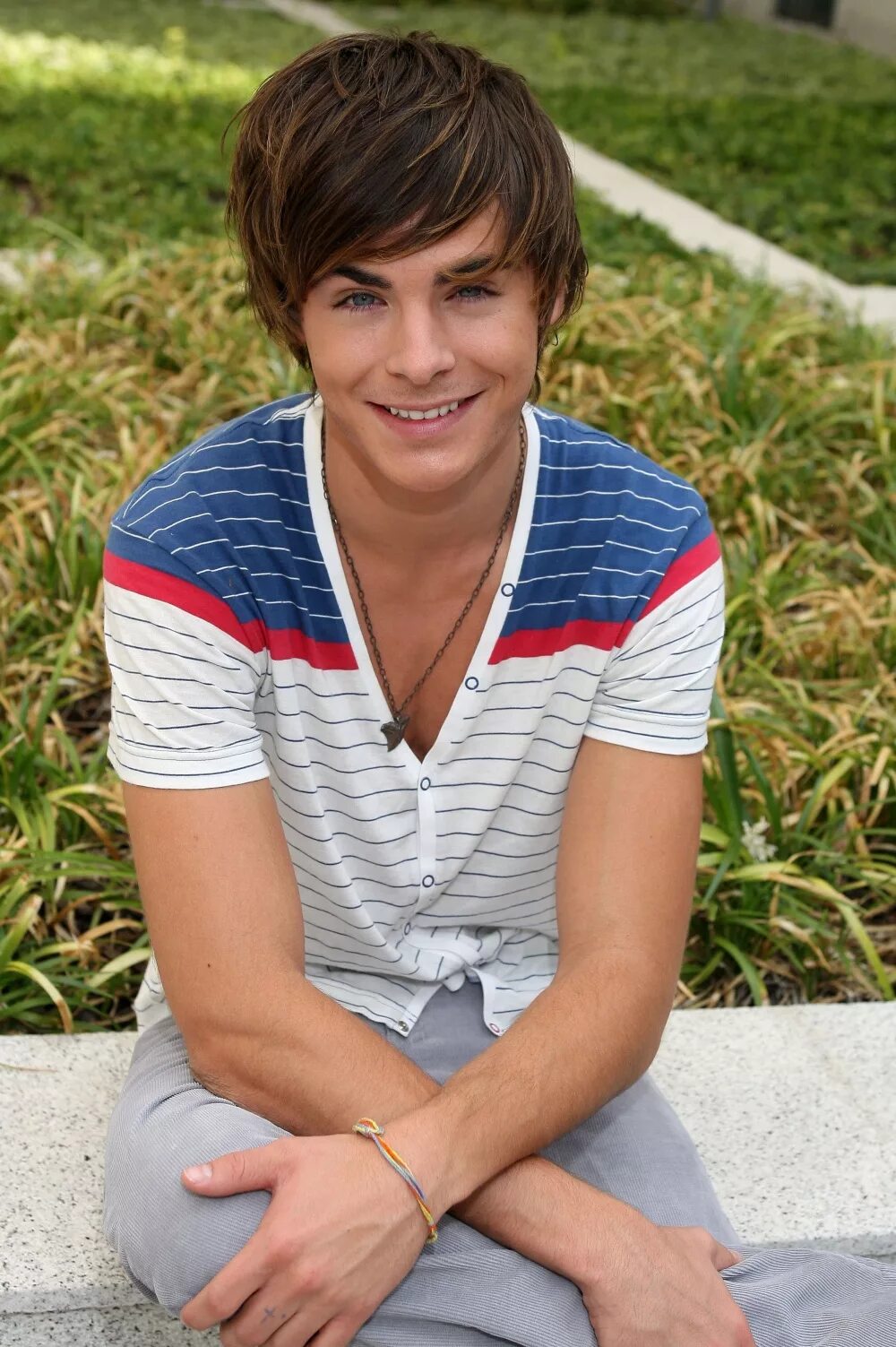 Самый красивый парень в школе. Зак эфрон в 20 лет. Уильям франклин-миллер блондин. Подросток в костюме и галстуке. Модная школьная форма для мальчиков.