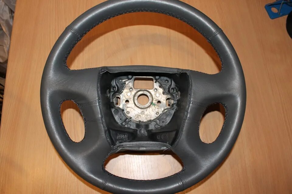 Проводка руля skoda fabia mk 1. Шкода фабия снять руль. Руль шкода фабия 2. Шкода фабия снять руль. Руль шкода фабия 2002.