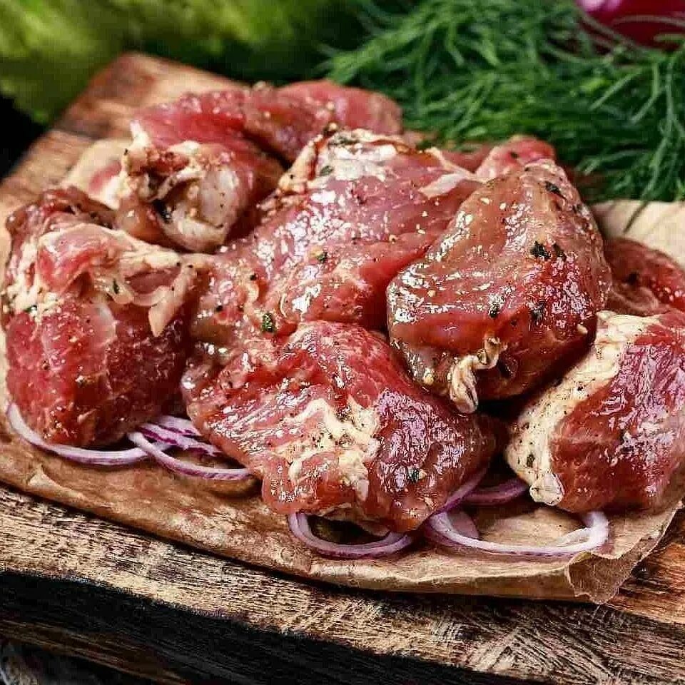Сочный шашлык из карбоната свинины. Шашлык из свинины. шашлык мякоть свинины. маринад для шашлыка из свинины. мясо в маринаде для шашлыка.