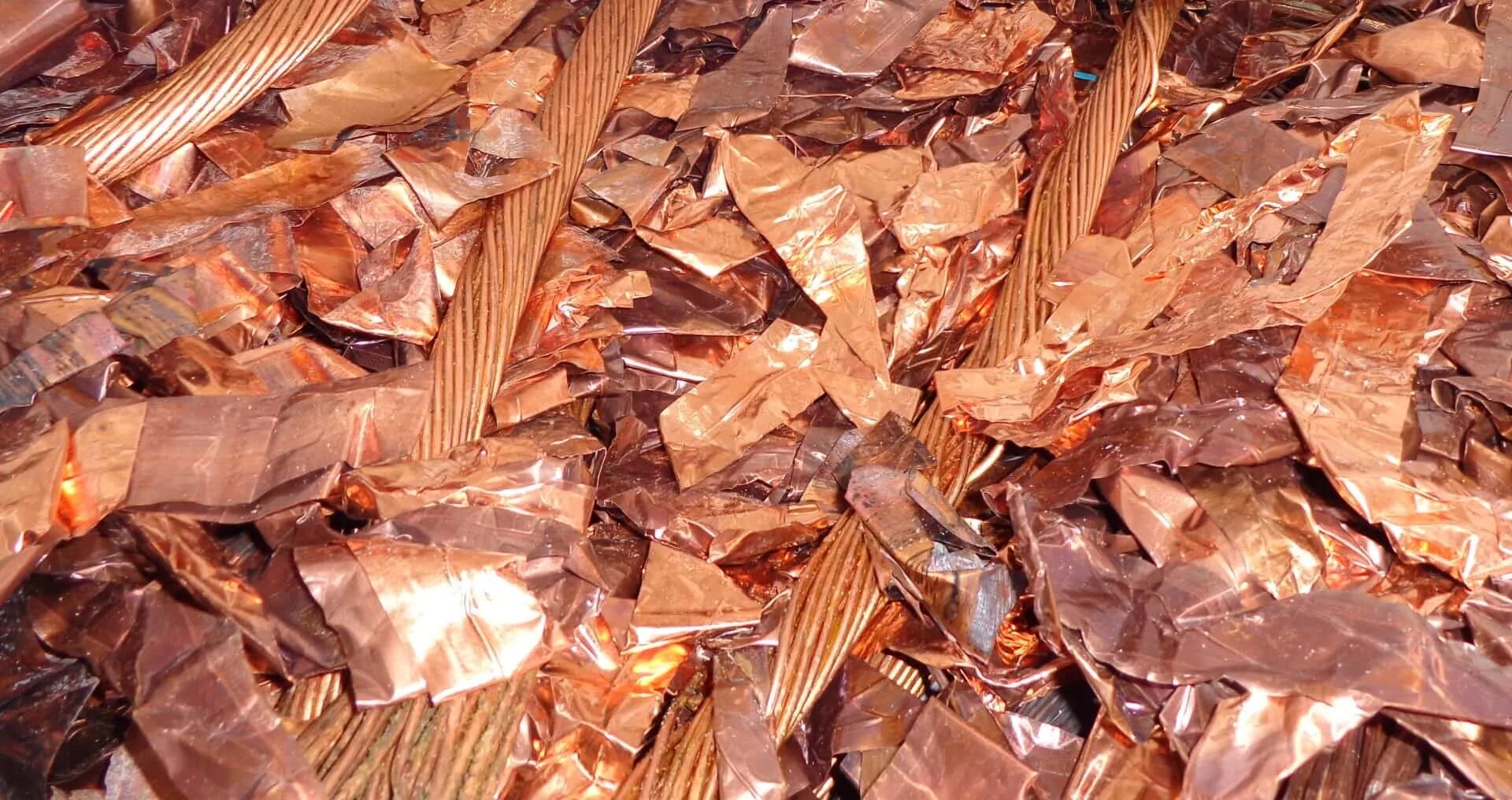 Copper price. Лом меди. Лом меди м12. Тонна меди. Медные трубы металлолом.