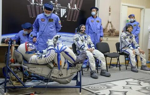 Космонавт м